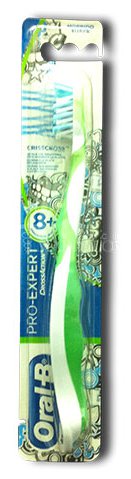 Oral-B Spazzolino Pro-Expert Cross-Action 8+